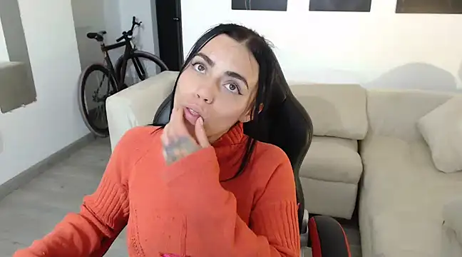 Snapshot of i_am_nina_ chatting on December 27, 2024, 1:32 am i am nina online show from December 27, 2024, 1:32 am