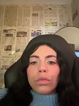 Snapshot of i_am_nina_ chatting on April 27, 2026, 9:13 pm i am nina online show from April 27, 2026, 9:13 pm