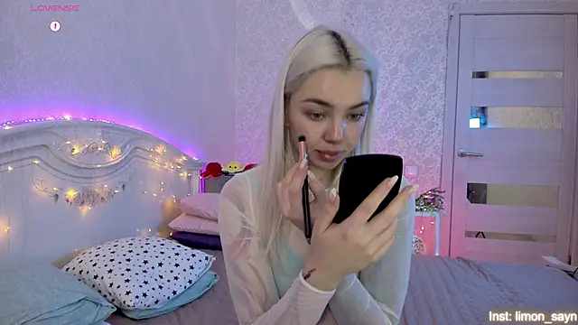 LillyMoure  online show from October 11, 2025, 11:36 pm