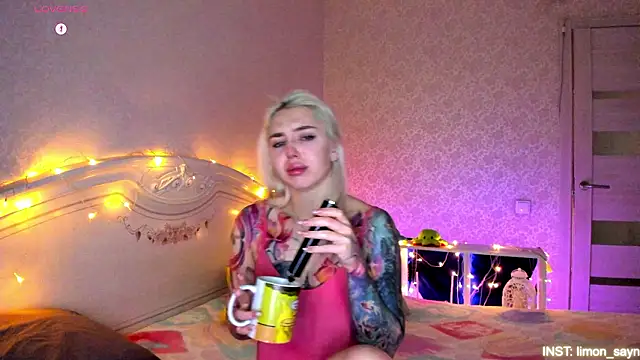 LillyMoure  online show from February 26, 2026, 11:04 pm