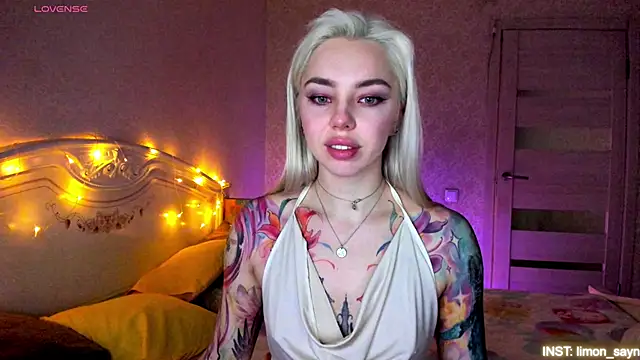 LillyMoure  online show from March 24, 2026, 11:32 pm