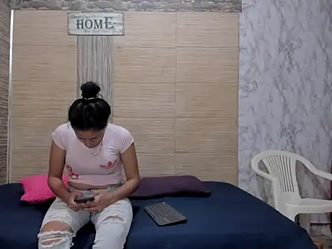 Snapshot of GIRLORI22 chatting on October 10, 2025, 7:57 pm GIRLORI22 online show from October 10, 2025, 7:57 pm