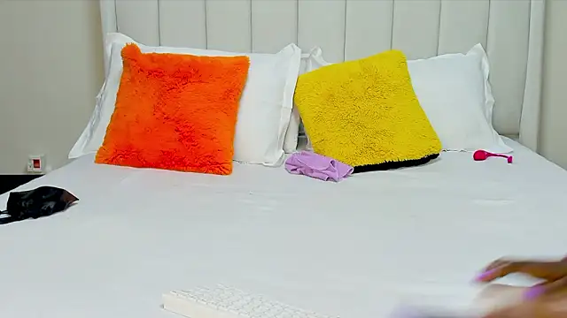 Snapshot of _heavenlysent chatting on February 10, 2026, 1:53 am heavenlysent online show from February 10, 2026, 1:53 am