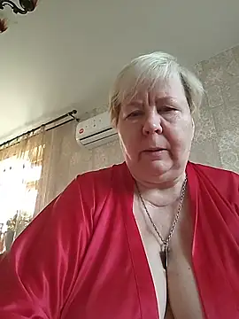 EffectFiona online show from April 19, 2026, 1:05 am