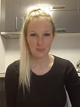 Snapshot of MaviePearl chatting on January 24, 2025, 8:23 am MaviePearl online show from January 24, 2025, 8:23 am