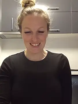 Snapshot of MaviePearl chatting on February 3, 2025, 8:46 am MaviePearl online show from February 3, 2025, 8:46 am