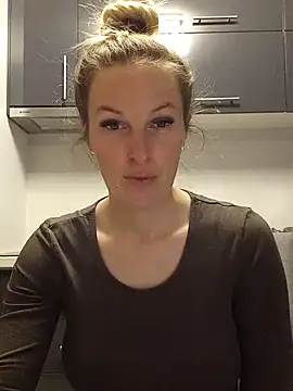 Snapshot of MaviePearl chatting on February 28, 2025, 9:15 am MaviePearl online show from February 28, 2025, 9:15 am