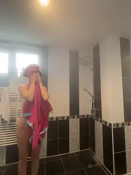 Snapshot of MaviePearl chatting on October 16, 2025, 8:26 am MaviePearl online show from October 16, 2025, 8:26 am