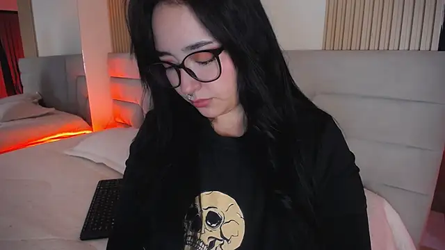 Snapshot of Miss_Loise chatting on April 28, 2026, 7:35 am Miss Loise online show from April 28, 2026, 7:35 am
