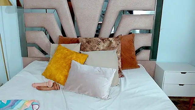 sophia hadid online show from January 16, 2025, 8:36 pm