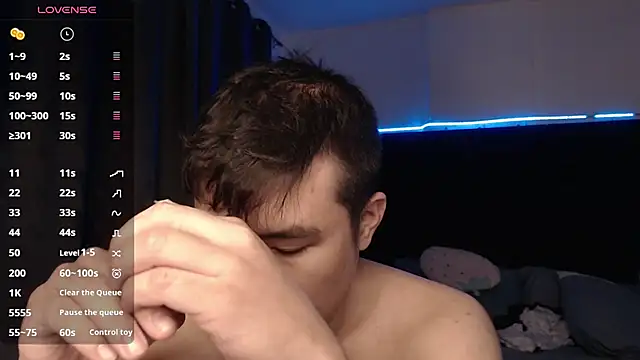 andrewmhilton  online show from October 28, 2025, 6:50 am