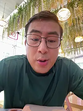 andrewmhilton  online show from October 29, 2025, 5:47 pm