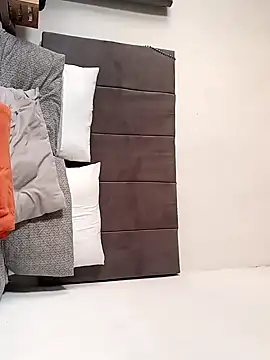 BLACK BOTTOM03 online show from November 28, 2025, 10:29 am