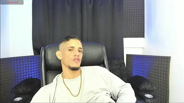 jhonnysnow17 online show from June 6, 2026, 4:06 am