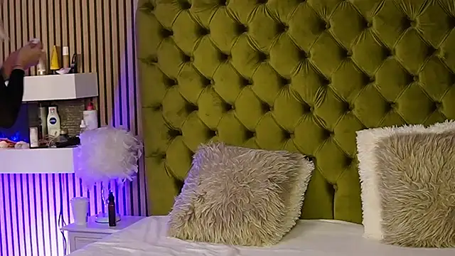 TiffanyMaze online show from March 3, 2025, 12:58 pm