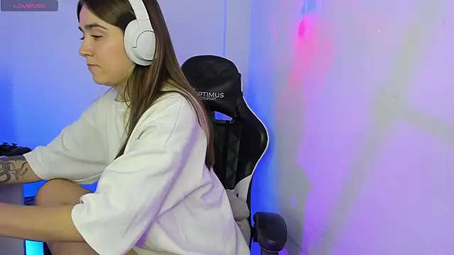  alicerosse2 online show from October 21, 2025, 4:13 am