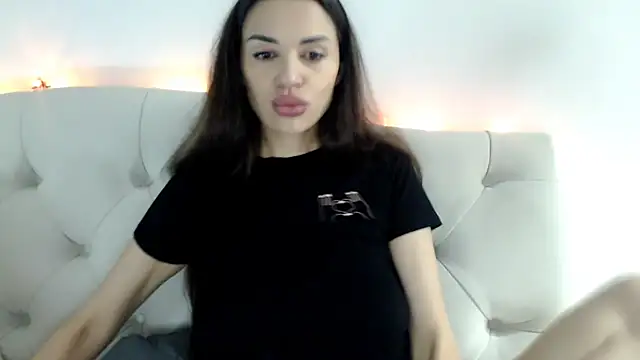 Mika Gold online show from December 14, 2025, 7:40 pm