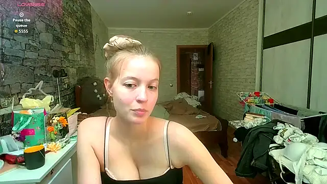   Aphrodita  wow   online show from February 6, 2026, 8:07 am