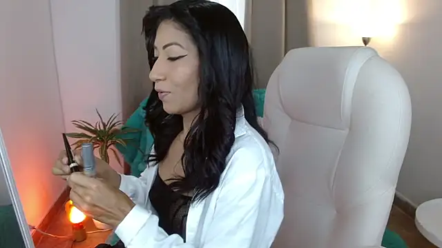 sofia perez    online show from February 13, 2025, 8:03 pm