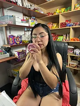 Snapshot of demyanderson_ chatting on February 28, 2026, 10:44 pm demyanderson online show from February 28, 2026, 10:44 pm