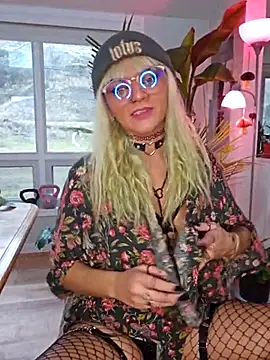 anyalikestosuck online show from December 15, 2025, 9:41 pm