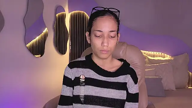 hot little bunny online show from February 9, 2026, 8:46 pm