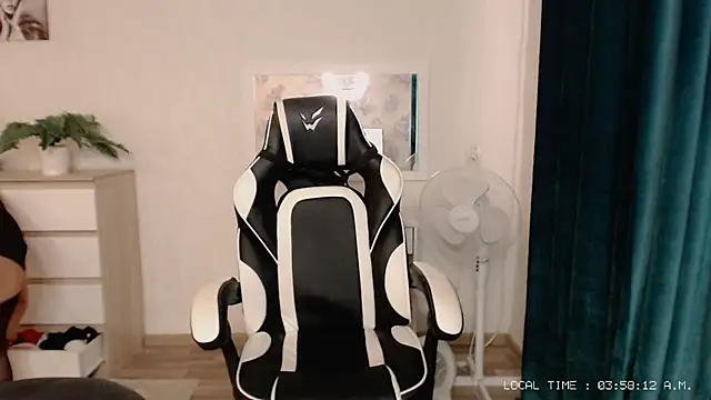 Snapshot of Lola_Richie chatting on March 10, 2025, 10:59 am Lola Richie online show from March 10, 2025, 10:59 am