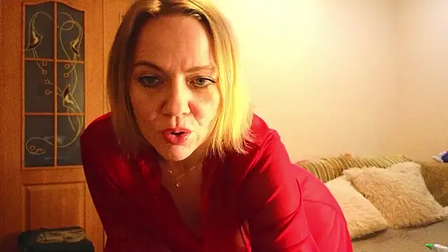 YourQueenX online show from March 27, 2026, 9:10 am