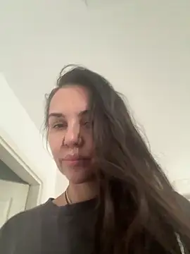 Snapshot of TaniaAmore chatting on October 6, 2025, 9:40 am TaniaAmore online show from October 6, 2025, 9:40 am