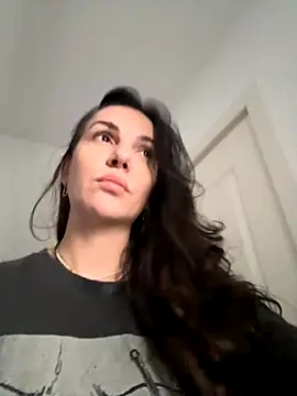 Snapshot of TaniaAmore chatting on October 27, 2025, 7:40 pm TaniaAmore online show from October 27, 2025, 7:40 pm