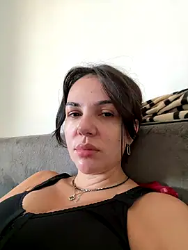 Snapshot of TaniaAmore chatting on November 3, 2025, 10:49 am TaniaAmore online show from November 3, 2025, 10:49 am