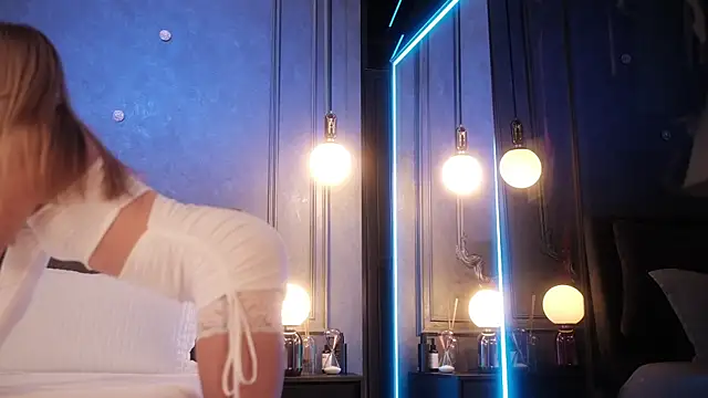 Snapshot of Rikka_Moore chatting on October 2, 2025, 10:44 am Rikka Moore online show from October 2, 2025, 10:44 am