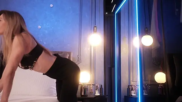 Snapshot of Rikka_Moore chatting on October 25, 2025, 11:40 am Rikka Moore online show from October 25, 2025, 11:40 am