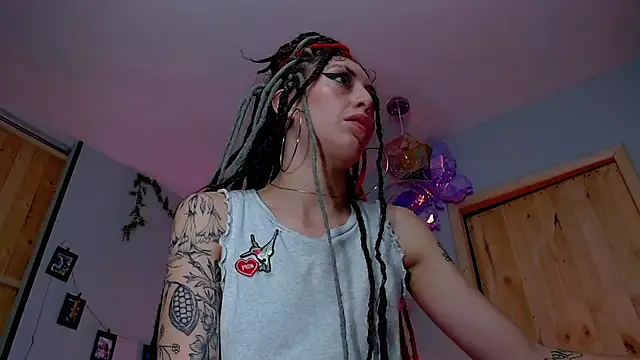 VickyJackson  online show from November 25, 2025, 10:54 pm