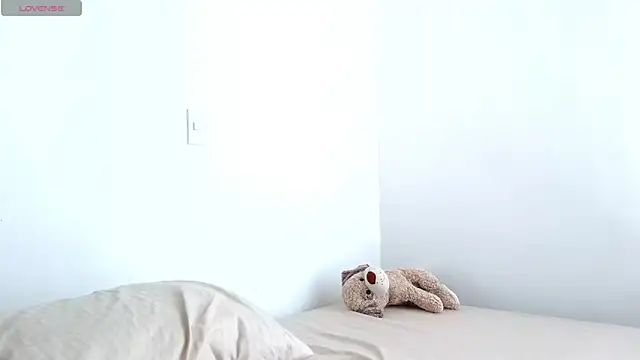 Snapshot of Ania_jones chatting on November 1, 2025, 6:21 pm Ania jones online show from November 1, 2025, 6:21 pm