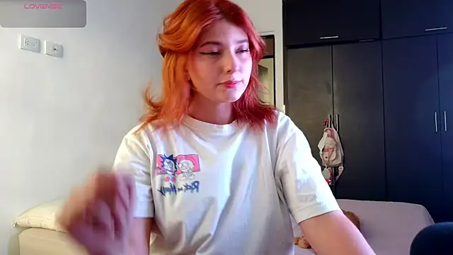 Snapshot of Ania_jones chatting on November 18, 2025, 9:19 pm Ania jones online show from November 18, 2025, 9:19 pm