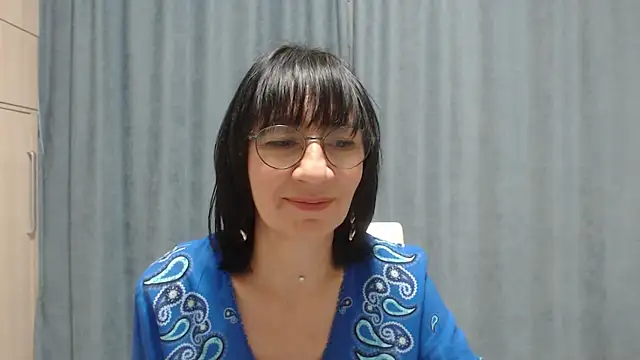 Snapshot of Erica95Bloom chatting on January 6, 2025, 5:49 pm Erica95Bloom online show from January 6, 2025, 5:49 pm