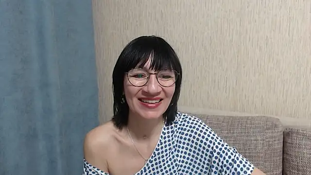 Snapshot of Erica95Bloom chatting on February 18, 2025, 8:03 pm Erica95Bloom online show from February 18, 2025, 8:03 pm