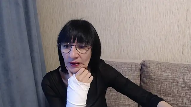 Snapshot of Erica95Bloom chatting on February 23, 2025, 2:35 pm Erica95Bloom online show from February 23, 2025, 2:35 pm