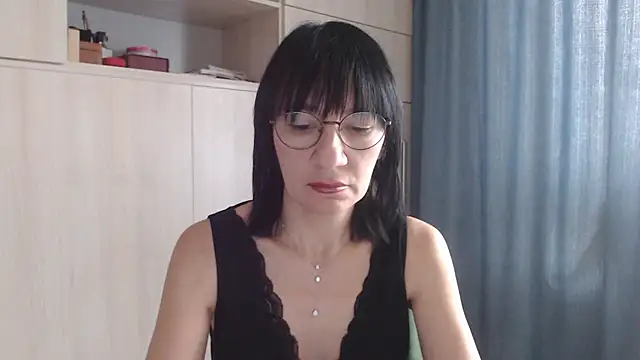 Snapshot of Erica95Bloom chatting on September 18, 2025, 8:27 am Erica95Bloom online show from September 18, 2025, 8:27 am