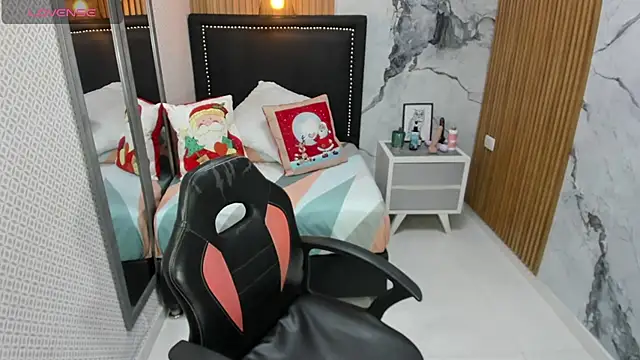 Snapshot of LORENADAVIES chatting on November 25, 2025, 7:03 pm LORENADAVIES online show from November 25, 2025, 7:03 pm