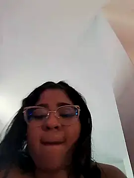 Snapshot of Yelly chatting on February 12, 2026, 3:18 pm Yelly online show from February 12, 2026, 3:18 pm