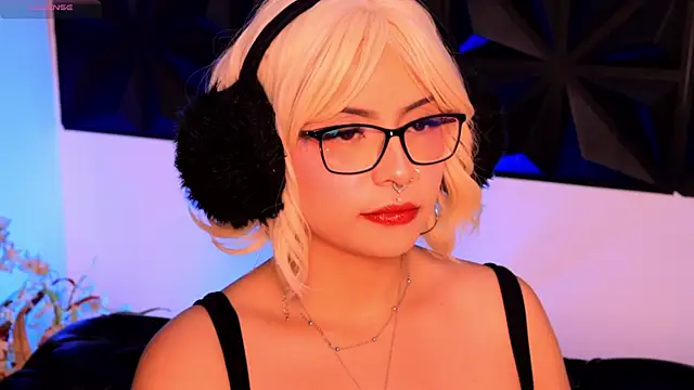 Snapshot of Misselektra__ chatting on December 13, 2024, 6:53 am Misselektra online show from December 13, 2024, 6:53 am
