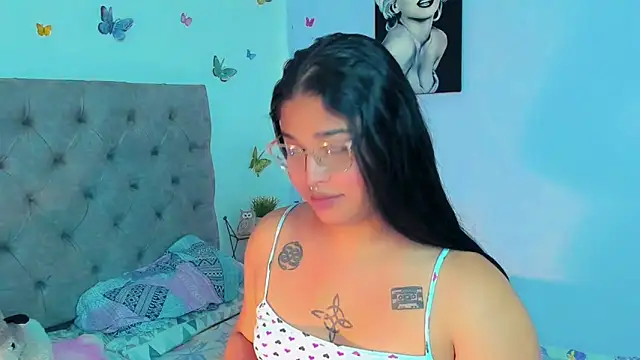 mabellfox online show from December 27, 2024, 4:43 pm