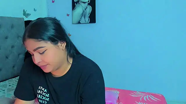 mabellfox online show from February 7, 2025, 9:04 pm