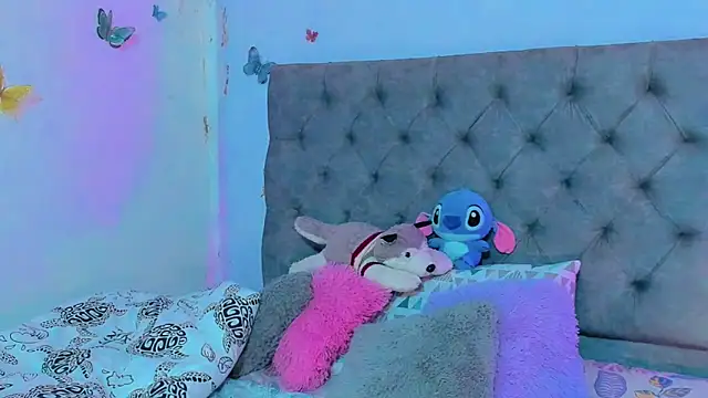 mabellfox online show from March 22, 2025, 6:47 pm