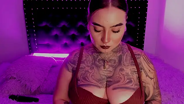 Snapshot of CloeeBeckam chatting on February 27, 2025, 4:20 am CloeeBeckam online show from February 27, 2025, 4:20 am