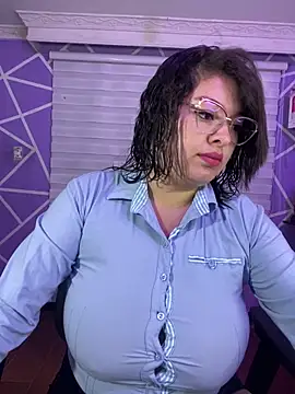 MiiaaJoness online show from May 27, 2026, 3:42 pm