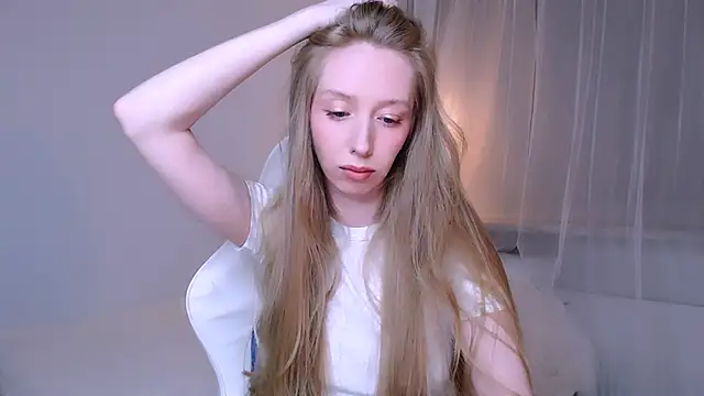 Luna insniity online show from April 17, 2026, 8:45 pm