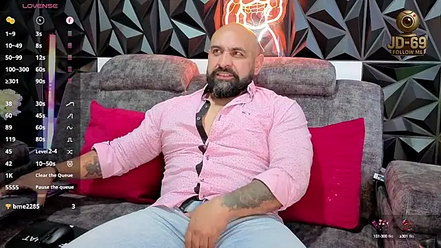 JD-69 online show from October 7, 2025, 7:44 pm